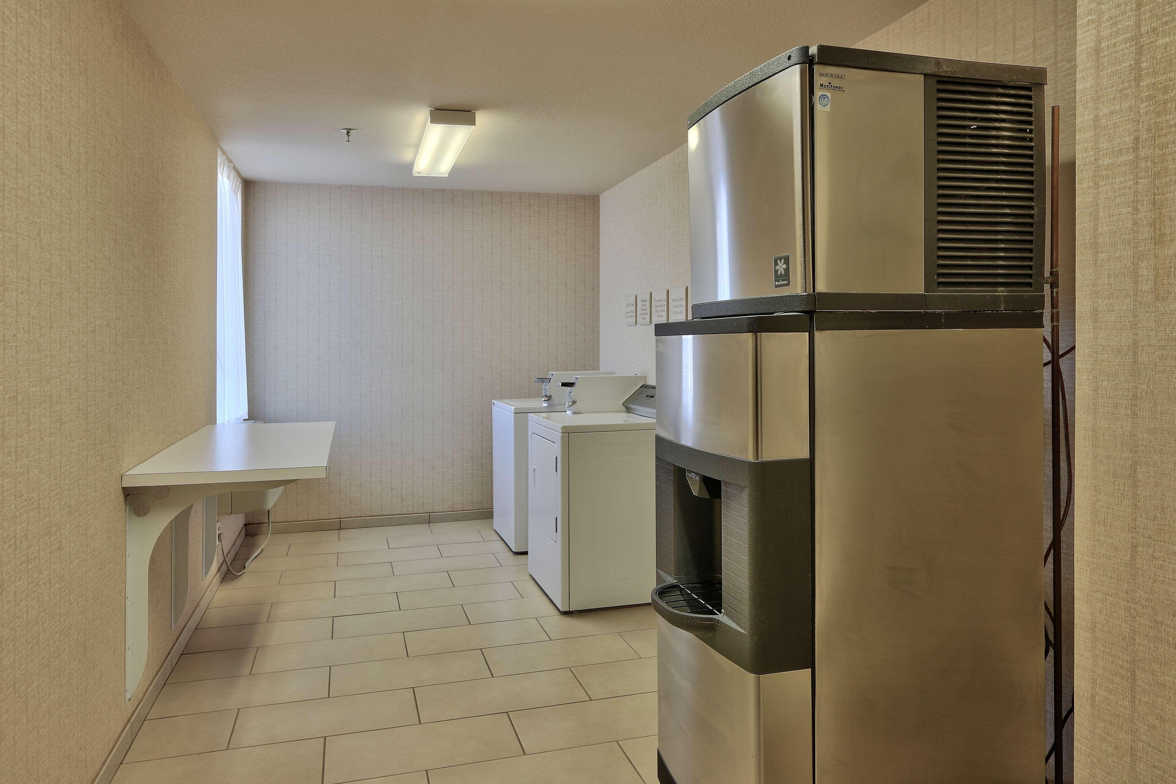 Hilton Garden Inn Albuquerque Airport Экстерьер фото