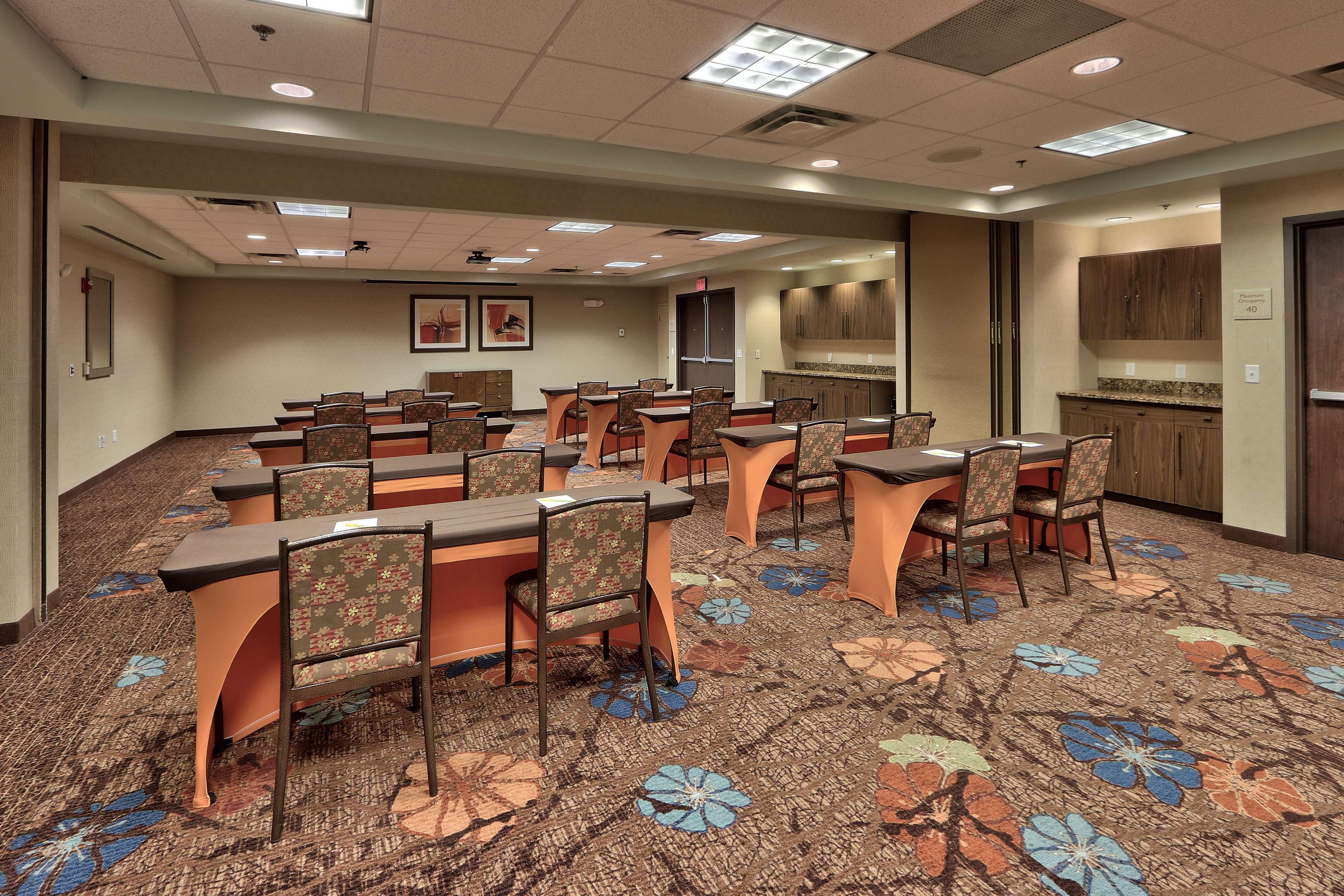 Hilton Garden Inn Albuquerque Airport Экстерьер фото